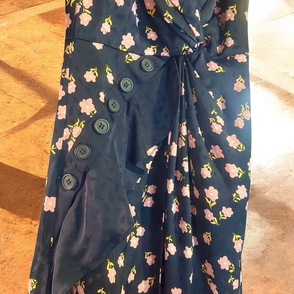 Self-Portrait ‘Sleeveless Twist-Front Floral Print Dress with Button Accents’ 0 - Picture 11 of 16